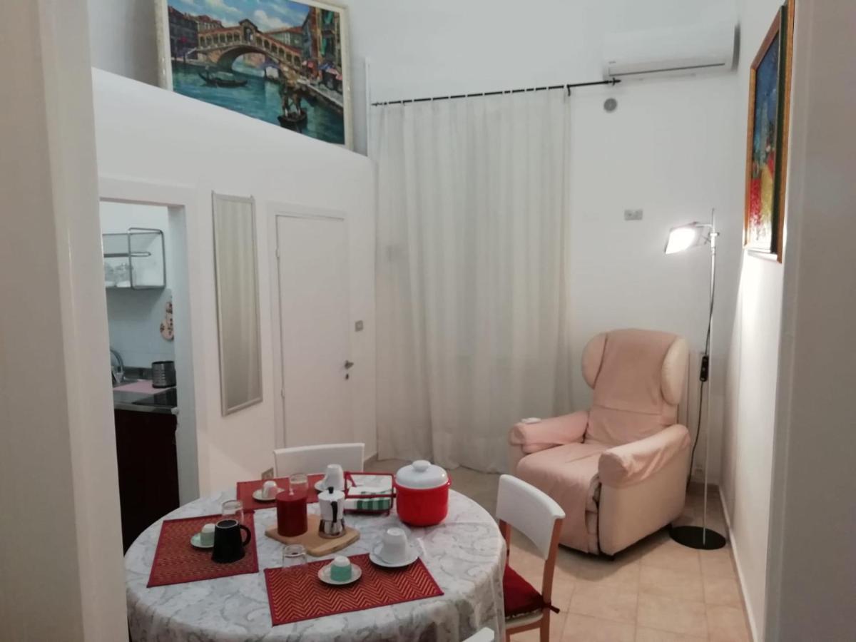 Rosso Quintino Apartment Bari Bagian luar foto